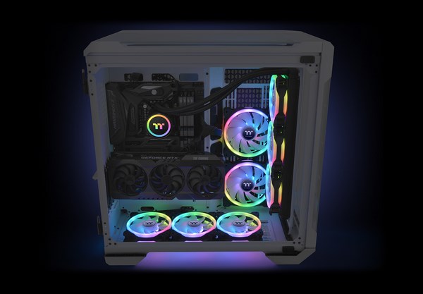 Thermaltake SWAFAN Trio 12 120mm LED RGB Radiator Fans - 3 Pack - Desktop Overview 5